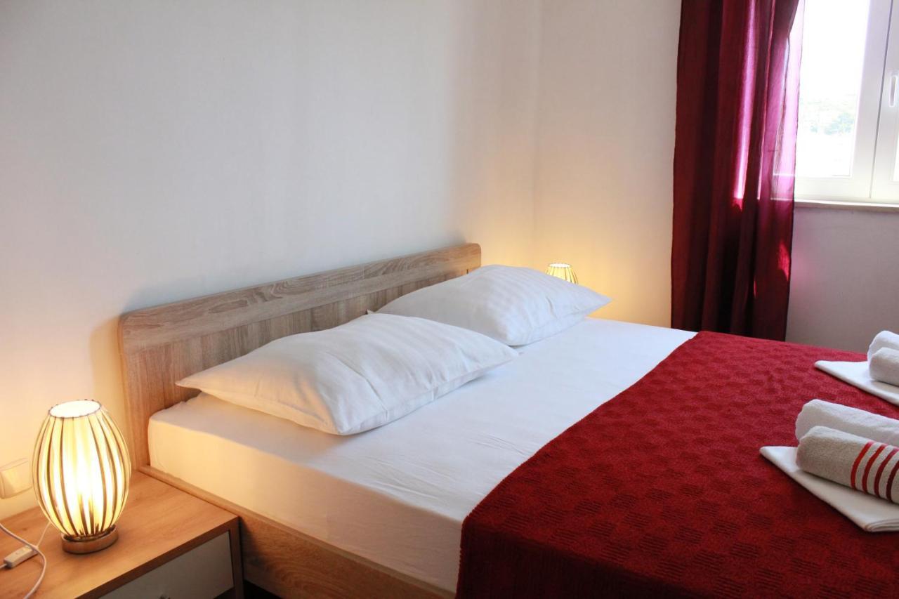 Apartment Blue Sea Dugi Rat Bagian luar foto